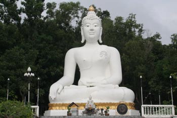 Weißer Buddha - Tha Ton