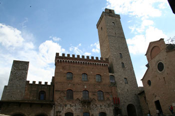 San Gimignano - Torre Rognosa, Piazza del Duomo