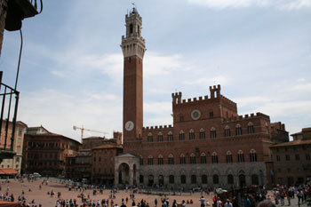 Siena - Piazza del Campo mit Torre del Mangia und Palazzo Pubblico