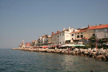 Strandpromenade von Piran an der Adria