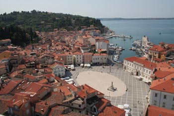 Tartini-Platz und Hafen vom Glockenturm betrachtet