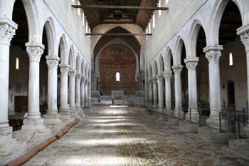Fußbodenmosaik in der Basilika