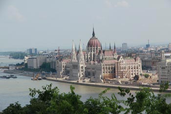 Donaupanorama mit Parlament vom Burgberg